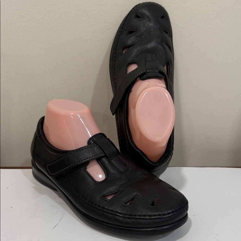 SAS Roamer Black Leather Women's Flats - Trip-Advisor Comfort (sz 8.5)